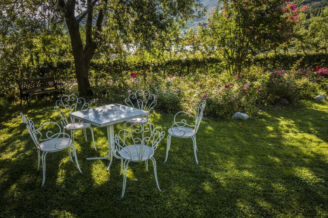 Albergo La Romanella Spinone Al Lago Exterior photo