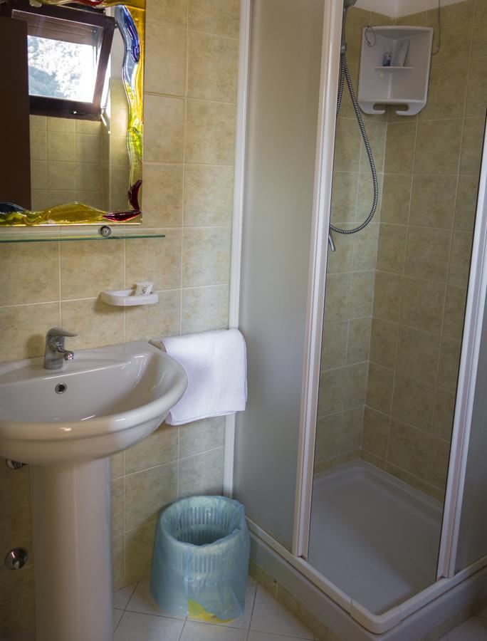 Albergo La Romanella Spinone Al Lago Exterior photo